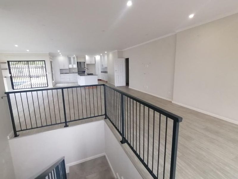 Expansive 3 Bedroom House in Coral Beach, Winterstrand - Photo 9