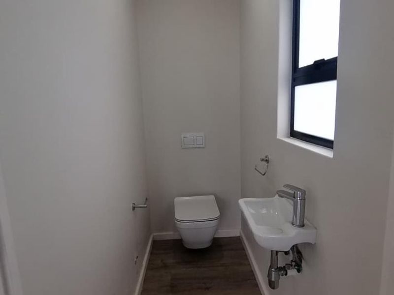 Expansive 3 Bedroom House in Coral Beach, Winterstrand - Photo 7