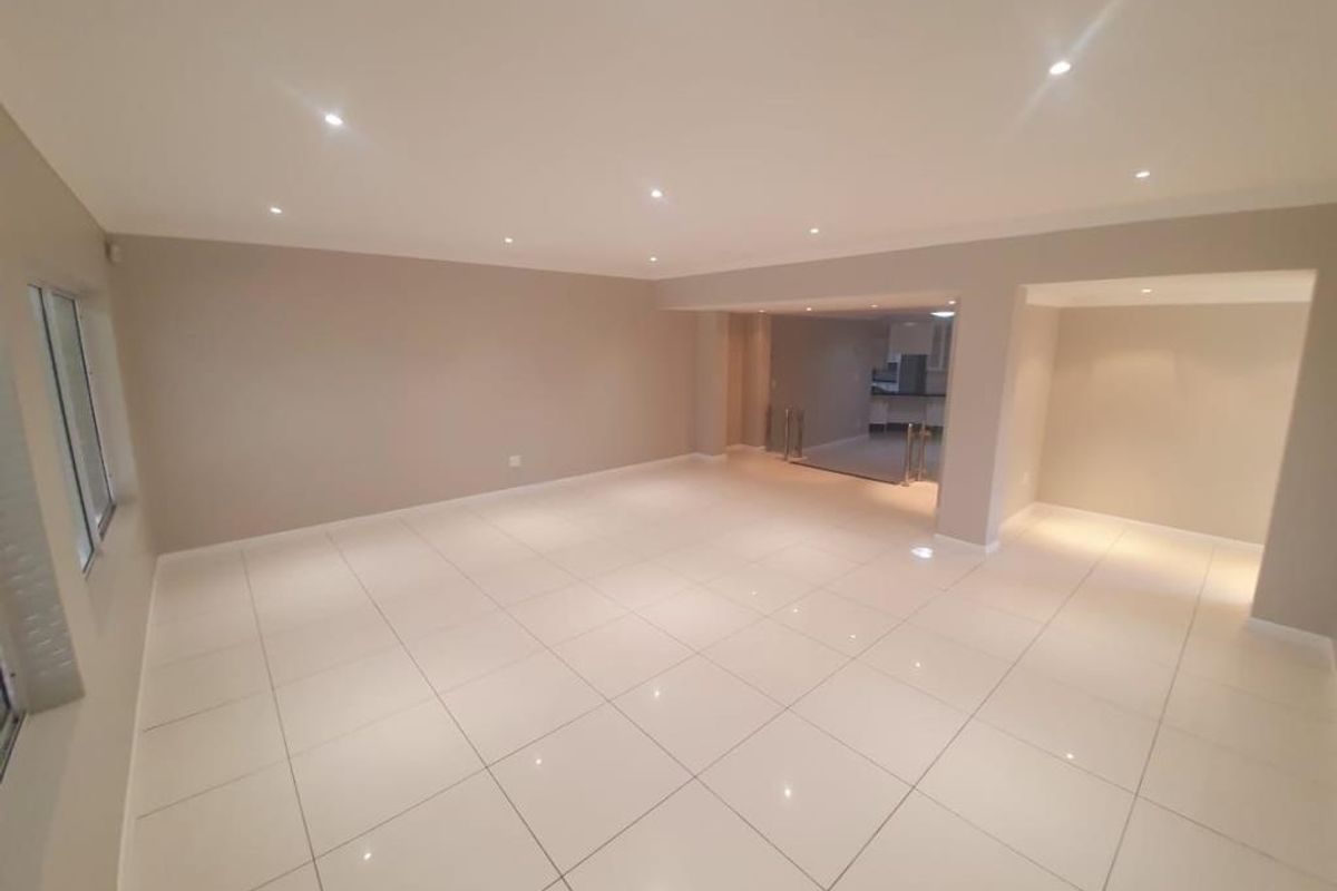 Incredible three-bedroom house in Baysville Mews, Baysville - Photo 2