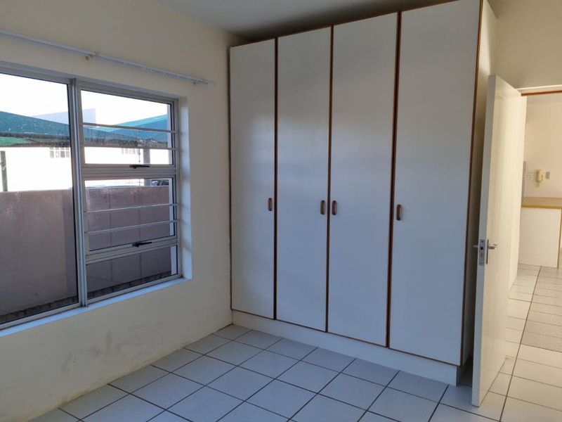 Spacious two-bedroom flat in La Chari, Gonubie - Photo 7
