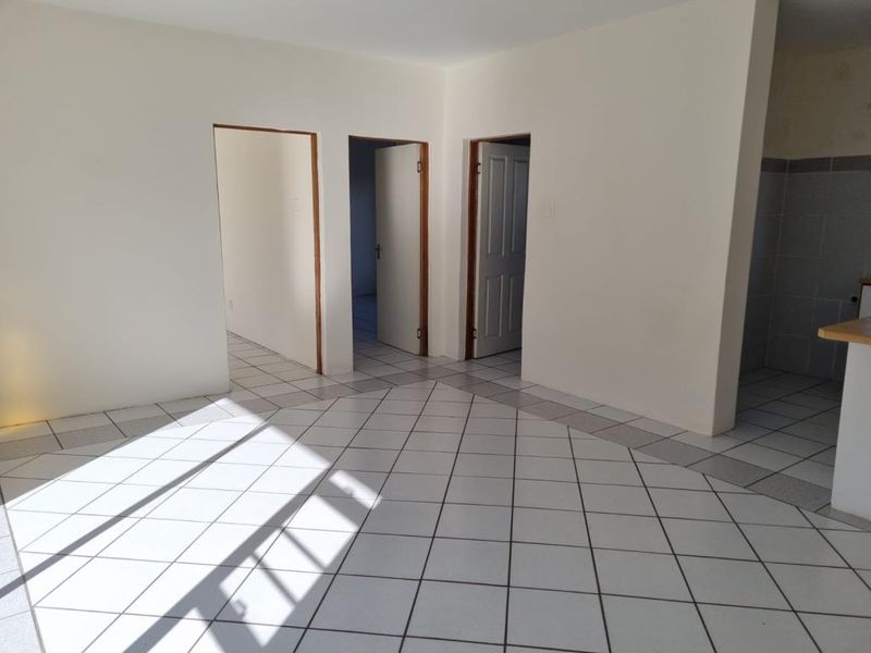 Spacious two-bedroom flat in La Chari, Gonubie - Photo 2