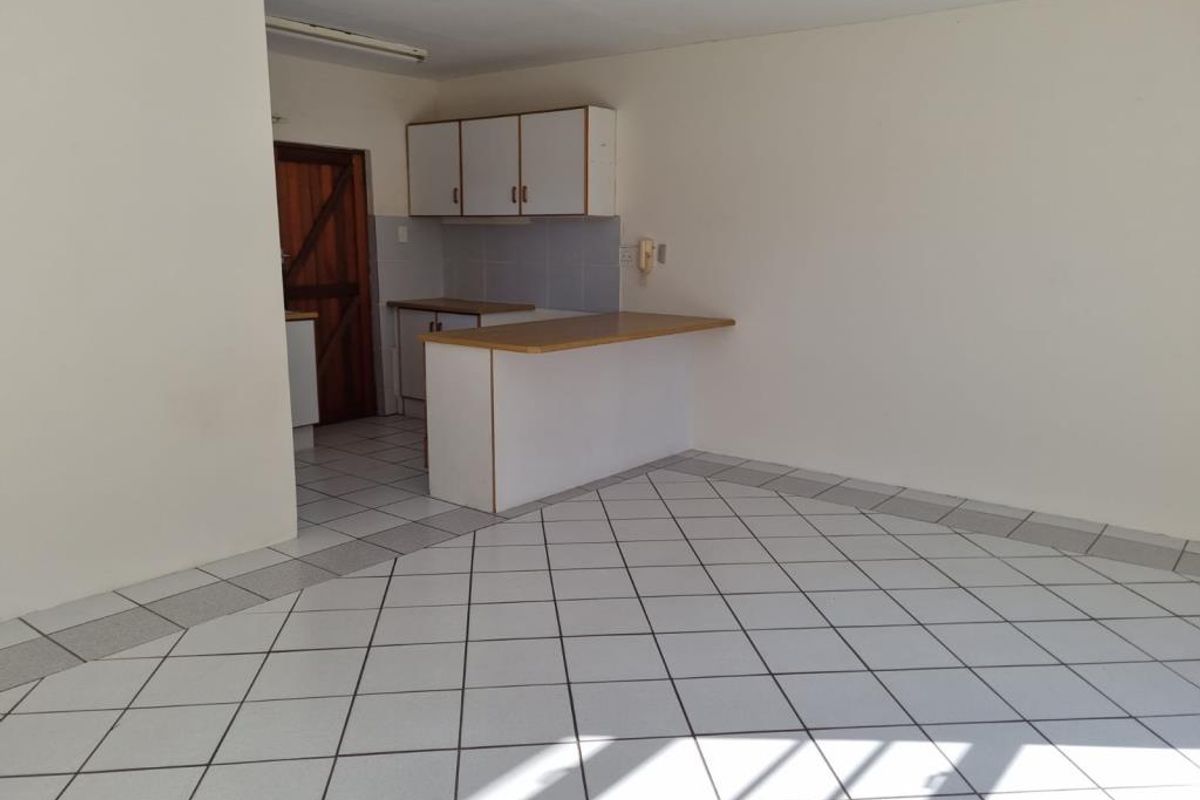 Spacious two-bedroom flat in La Chari, Gonubie - Photo 3