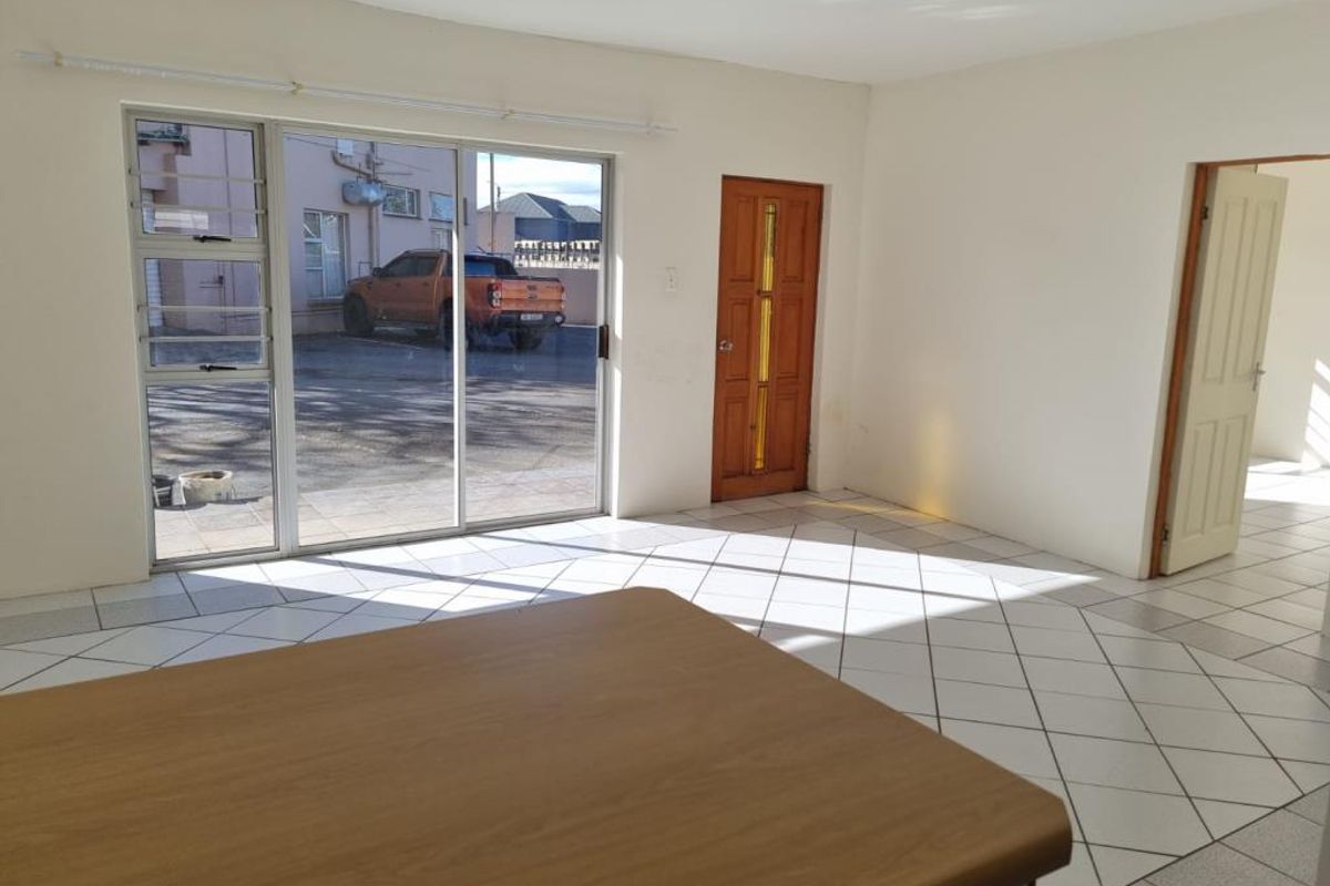 Spacious two-bedroom flat in La Chari, Gonubie - Photo 4