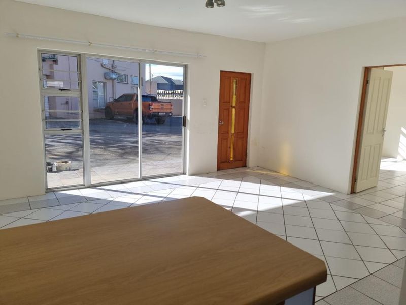 Spacious two-bedroom flat in La Chari, Gonubie - Photo 4