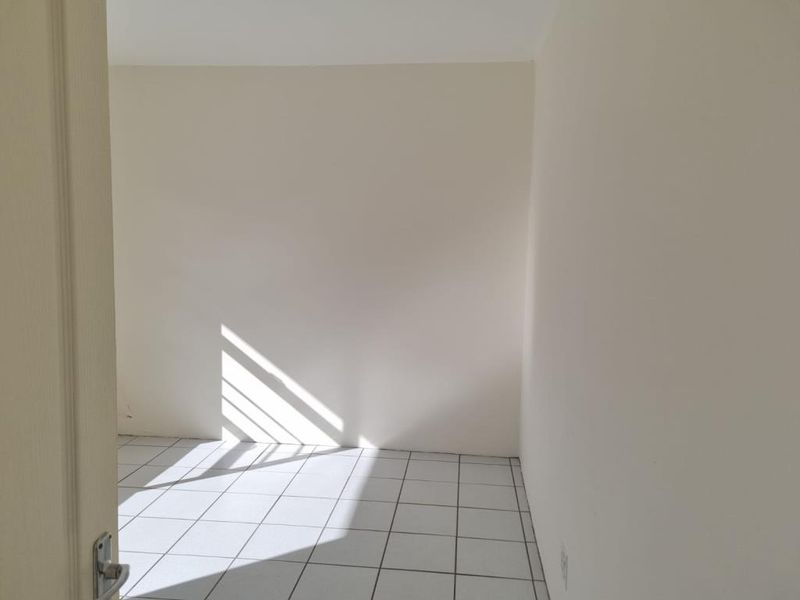 Spacious two-bedroom flat in La Chari, Gonubie - Photo 8