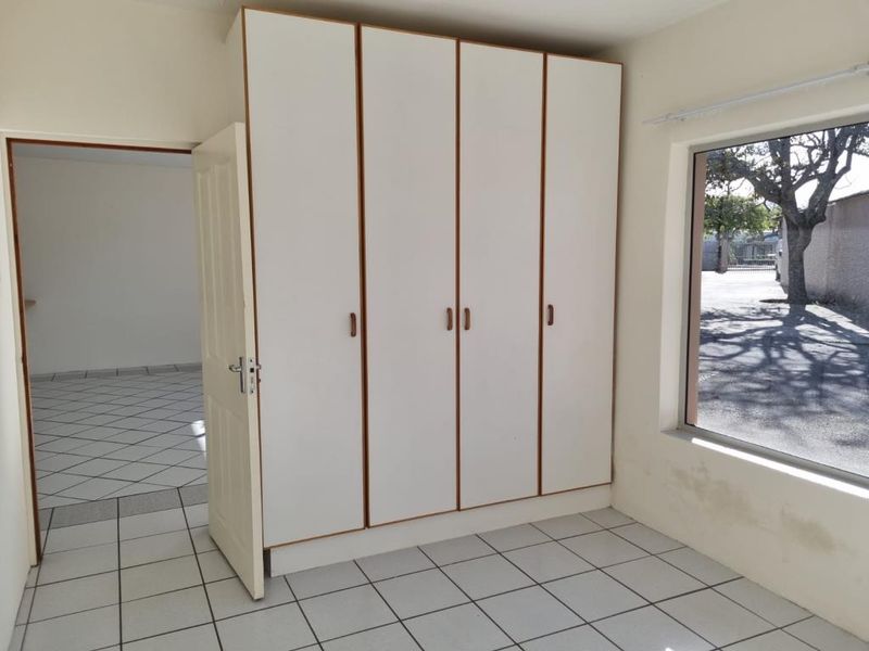 Spacious two-bedroom flat in La Chari, Gonubie - Photo 9