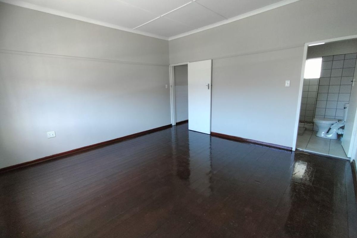 Spacious bachelor flat in Mount Nelson, Southernwood - Photo 5