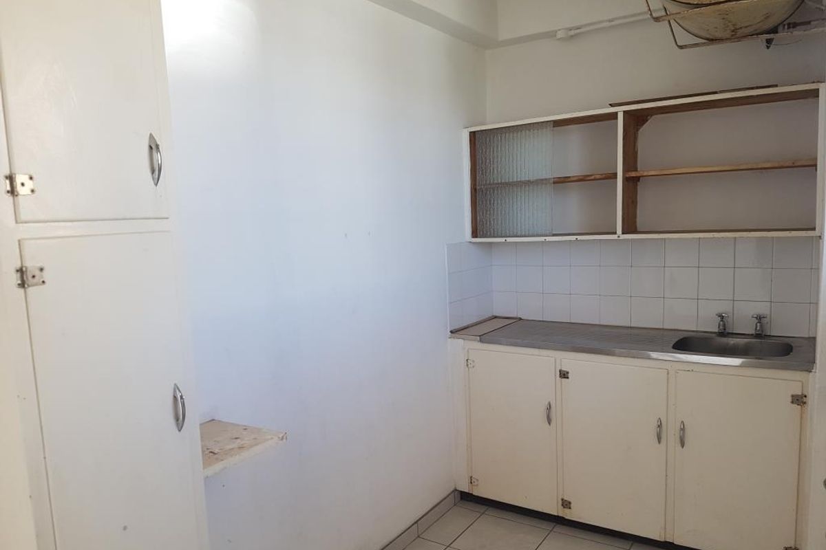 Charming One Bedroom Apartment for Rent in Belvedere Court, Southernwood - Photo 3