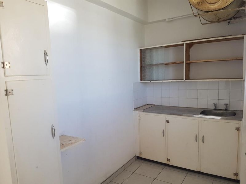 Charming One Bedroom Apartment for Rent in Belvedere Court, Southernwood - Photo 3