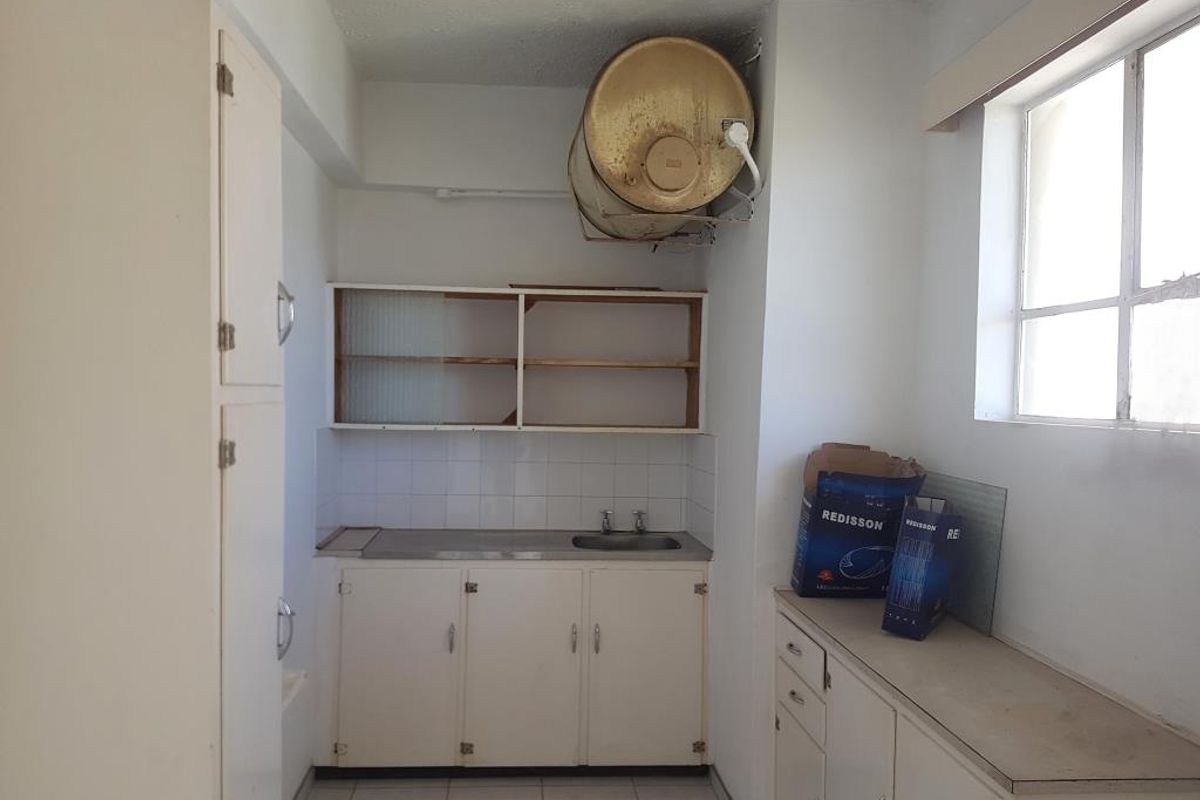 Charming One Bedroom Apartment for Rent in Belvedere Court, Southernwood - Photo 2