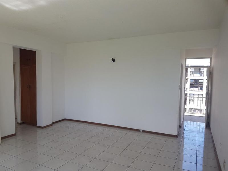 Charming One Bedroom Apartment for Rent in Belvedere Court, Southernwood - Photo 5