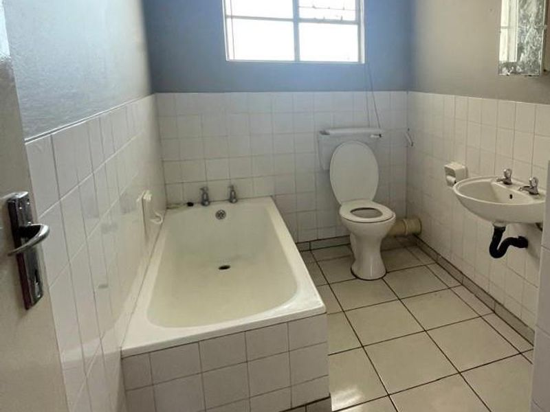 Charming One Bedroom Apartment for Rent in Belvedere Court, Southernwood - Photo 9