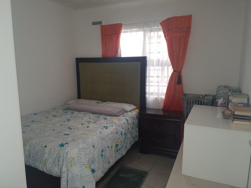 Neat three-bedroom townhouse in Roxy Lane, Gonubie - Photo 7