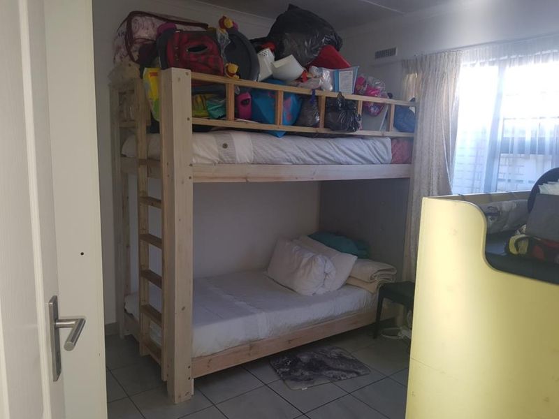 Neat three-bedroom townhouse in Roxy Lane, Gonubie - Photo 8