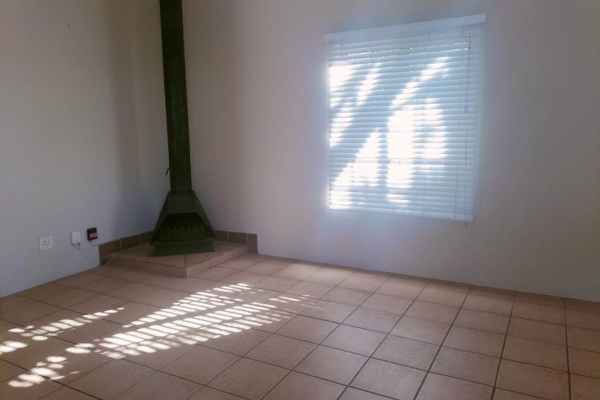 Wonderful two-bedroom house in Forward Lane, Bonza Bay - Photo 2