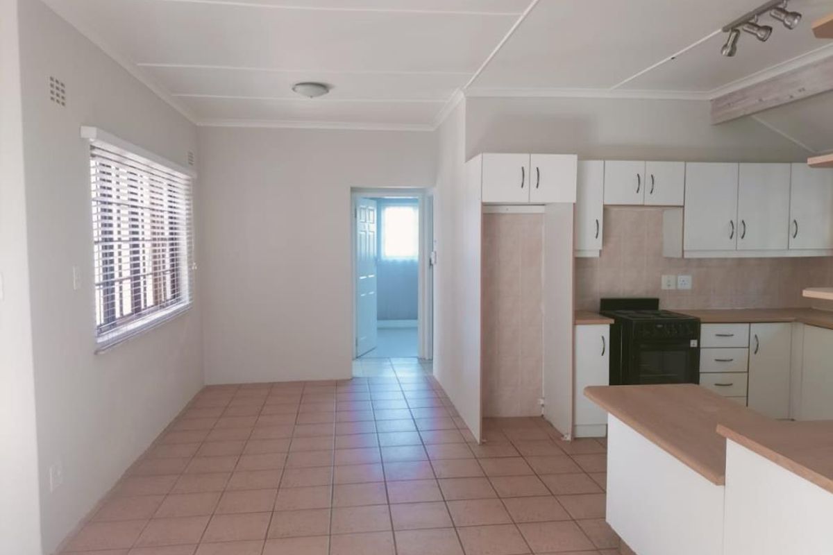 Wonderful two-bedroom house in Forward Lane, Bonza Bay - Photo 5