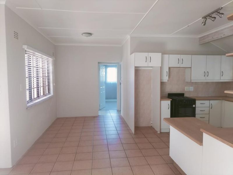 Wonderful two-bedroom house in Forward Lane, Bonza Bay - Photo 5