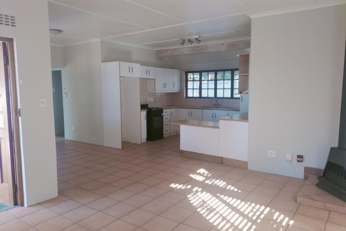 Wonderful two-bedroom house in Forward Lane, Bonza Bay - Photo 3