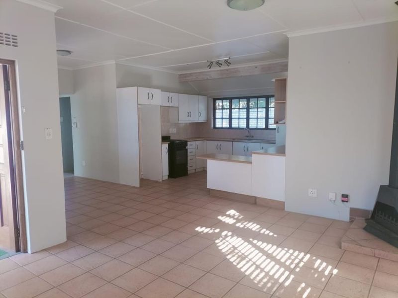 Wonderful two-bedroom house in Forward Lane, Bonza Bay - Photo 3