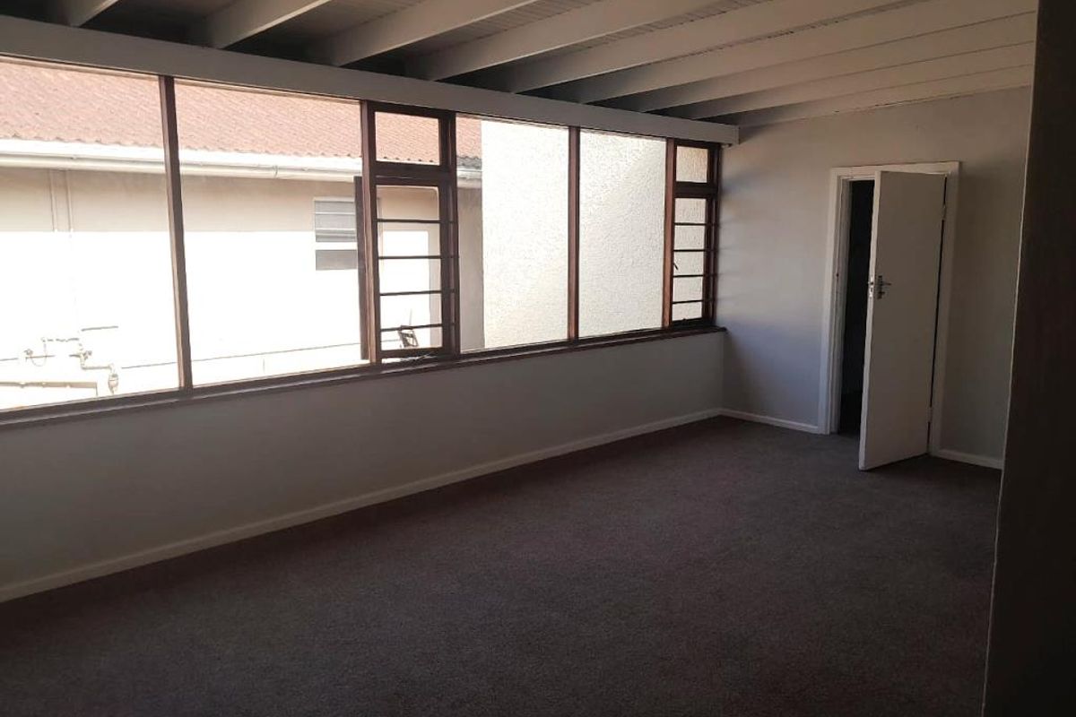 Spacious 3 Bedroom House in Harewood Drive, Nahoon - Photo 2