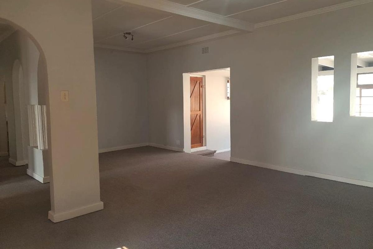 Spacious 3 Bedroom House in Harewood Drive, Nahoon - Photo 4