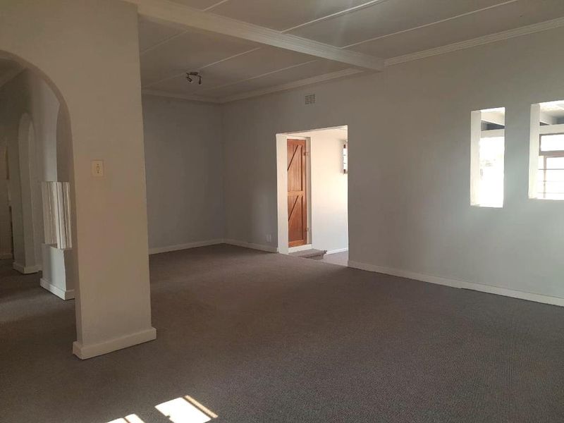 Spacious 3 Bedroom House in Harewood Drive, Nahoon - Photo 4