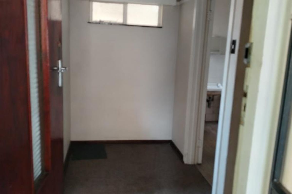 Flat 1, Selwyn Court- Flats  - Photo 3