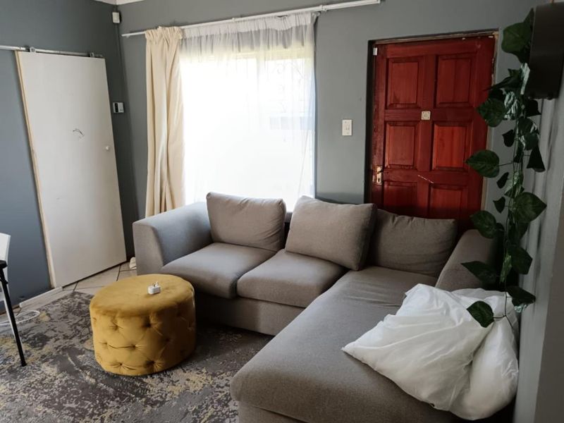 3 Bedroom Home For Rent | Pet Friendly | Cambridge West - Photo 2