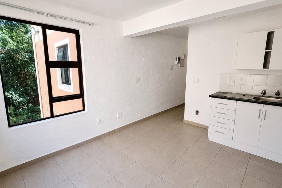Bright two-bedroom flat in Sohco Village, Amalinda - Photo 5