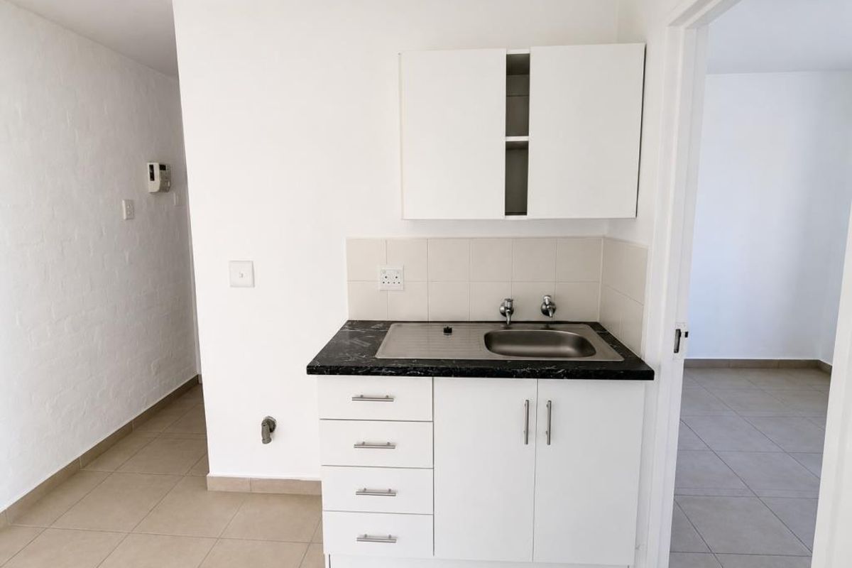 Bright two-bedroom flat in Sohco Village, Amalinda - Photo 4