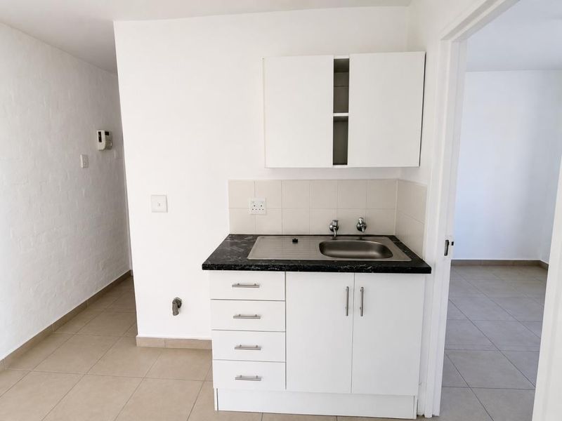 Bright two-bedroom flat in Sohco Village, Amalinda - Photo 4