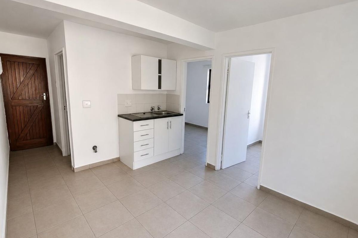 Bright two-bedroom flat in Sohco Village, Amalinda - Photo 3