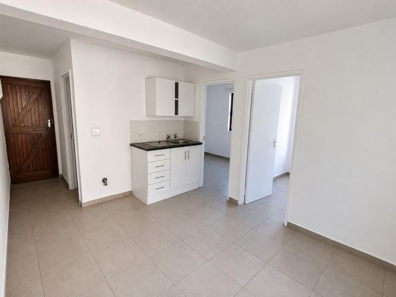 Bright two-bedroom flat in Sohco Village, Amalinda - Photo 3