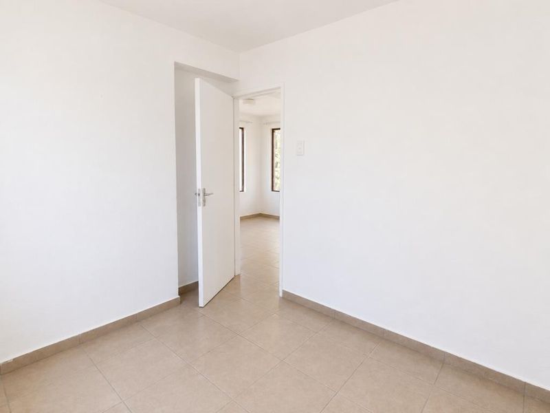 Bright two-bedroom flat in Sohco Village, Amalinda - Photo 9