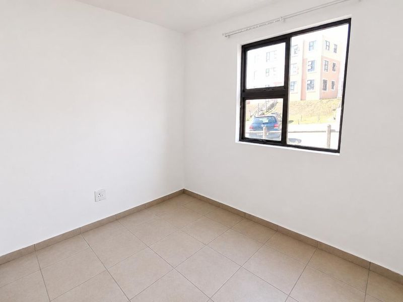 Bright two-bedroom flat in Sohco Village, Amalinda - Photo 8
