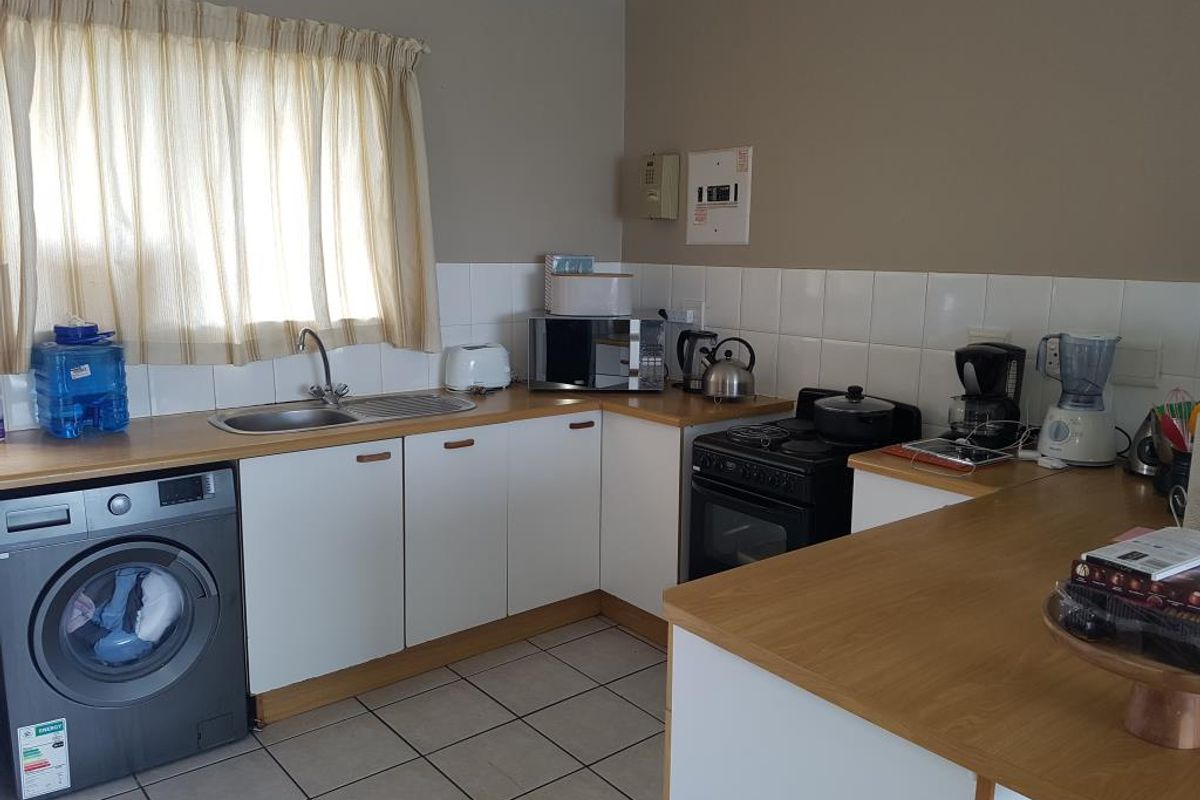 Cozy 1 Bedroom Townhouse For Rent in Palm Grove, Gonubie - Photo 2