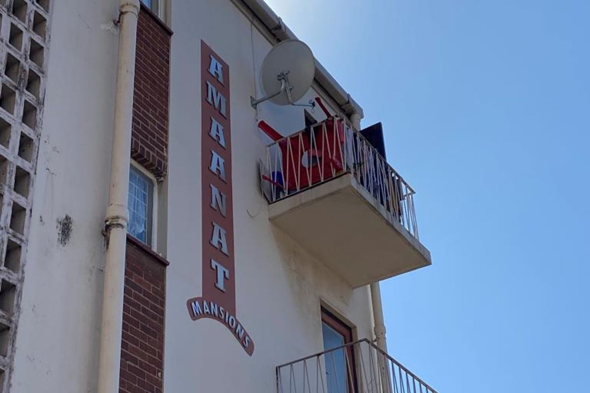 Property in Sydenham for you with parking  - Photo 2