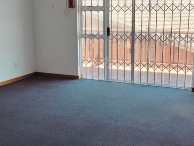 Office Space For Rent in Schwedhelm Centre, Gonubie - Photo 4