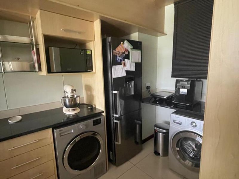 Well-maintained two-bedroom apartment in Furstenburg Grand, Nahoon - Photo 7