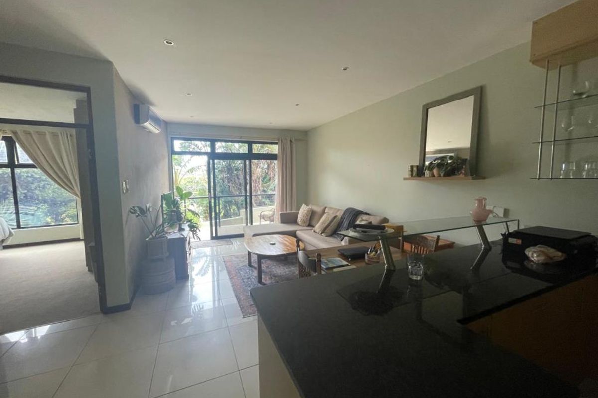 Well-maintained two-bedroom apartment in Furstenburg Grand, Nahoon - Photo 2