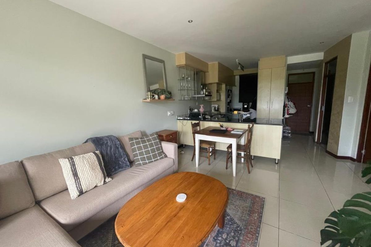 Well-maintained two-bedroom apartment in Furstenburg Grand, Nahoon - Photo 4