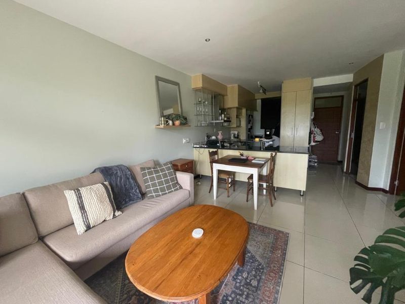 Well-maintained two-bedroom apartment in Furstenburg Grand, Nahoon - Photo 4