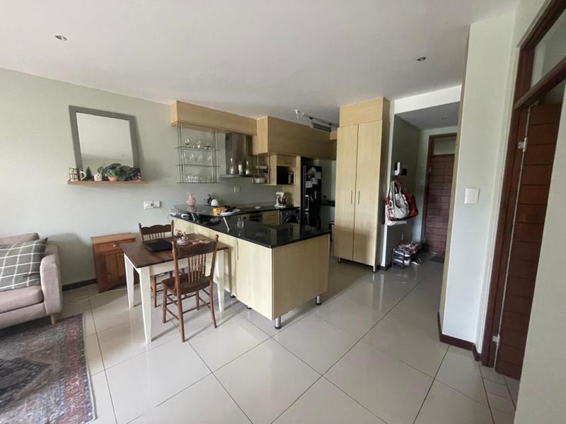 Well-maintained two-bedroom apartment in Furstenburg Grand, Nahoon - Photo 3