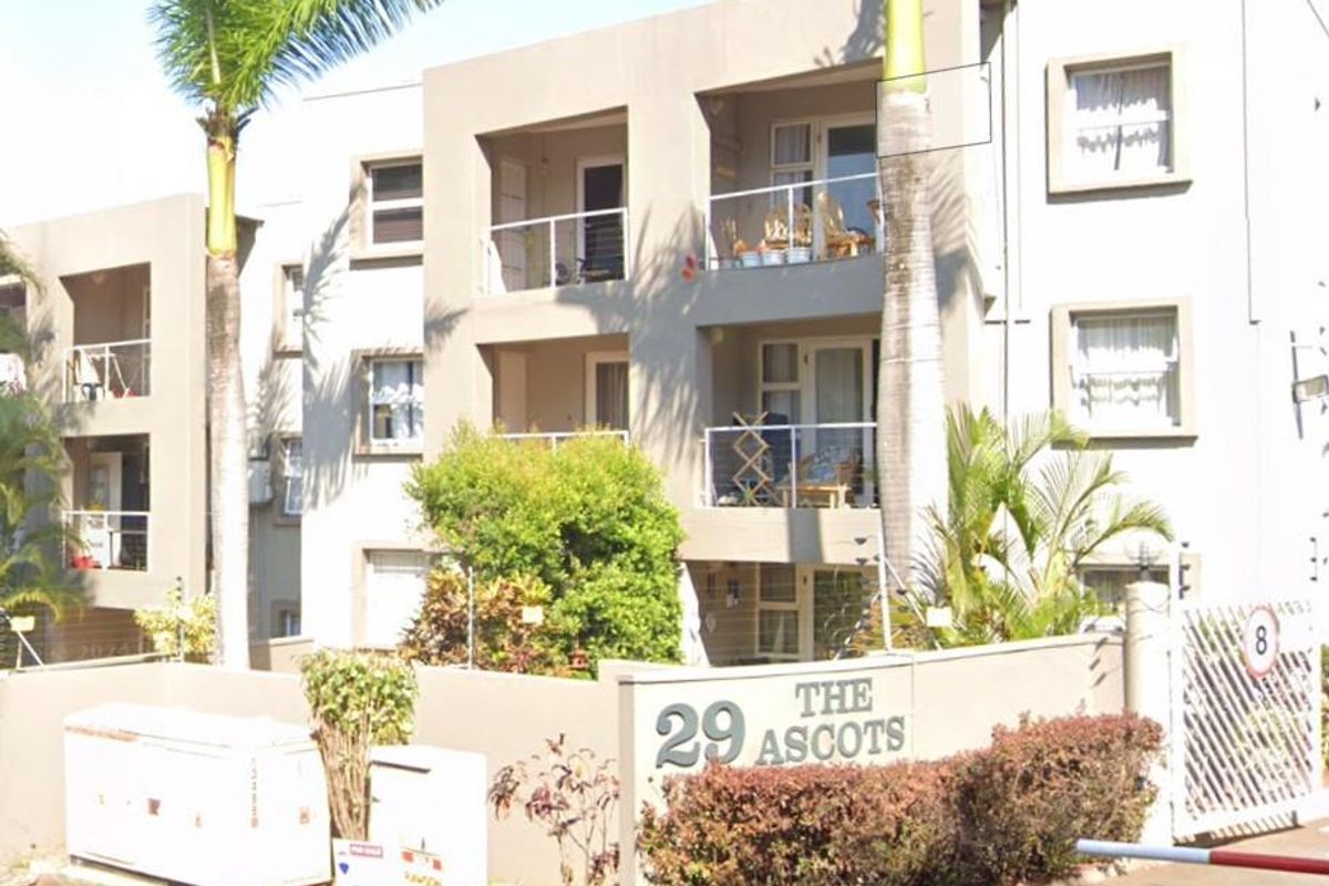 Charming Apartment Opposite Greyville Racecourse - Photo 5