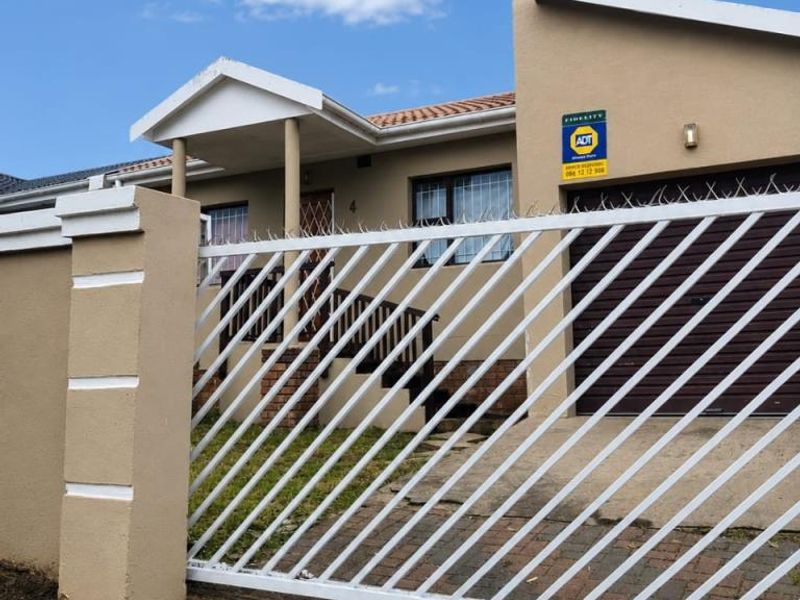 Spacious 3 Bedroom House in Dante Street, Haven Hills |On sales market |Single Garage - Photo 2