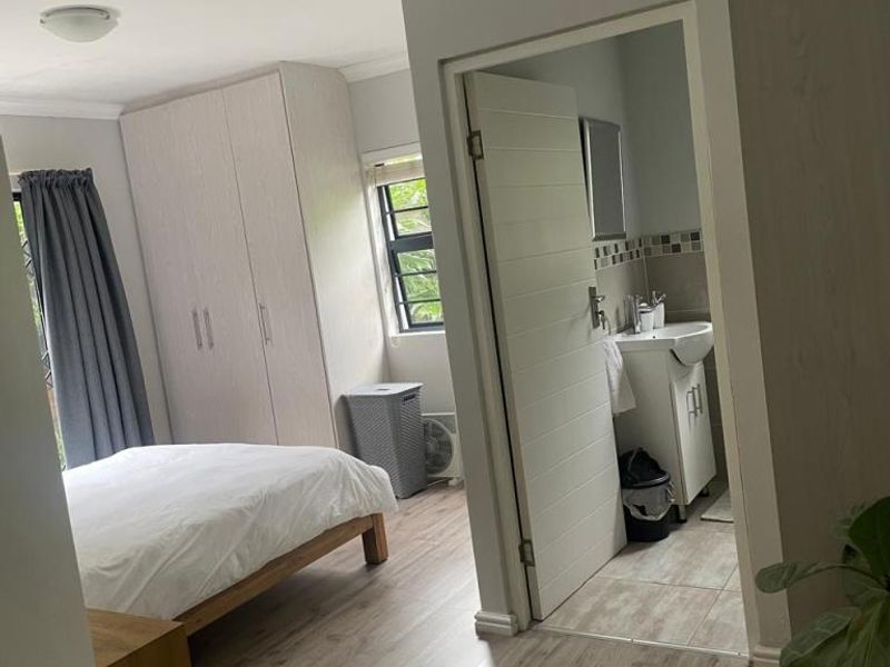 Spacious 3-Bedroom Family Home with Deck & Entertainment Area in Panorama Place, Gonubie - Photo 10