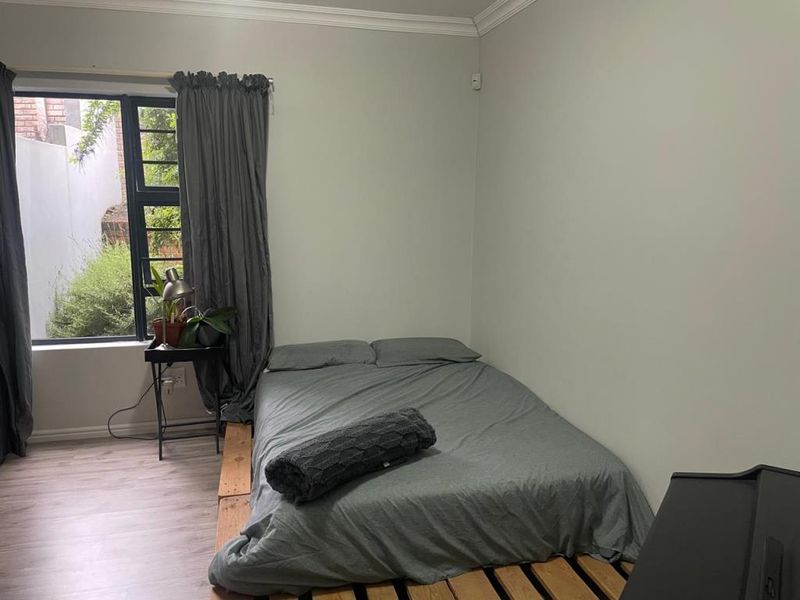 Spacious 3-Bedroom Family Home with Deck & Entertainment Area in Panorama Place, Gonubie - Photo 9