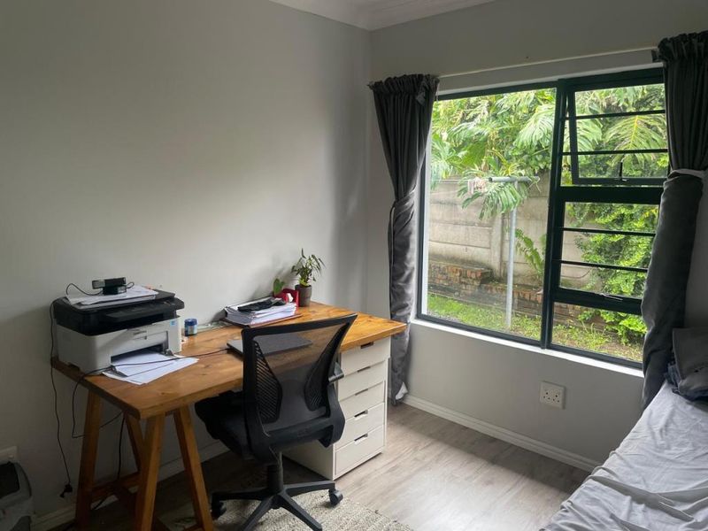 Spacious 3-Bedroom Family Home with Deck & Entertainment Area in Panorama Place, Gonubie - Photo 7