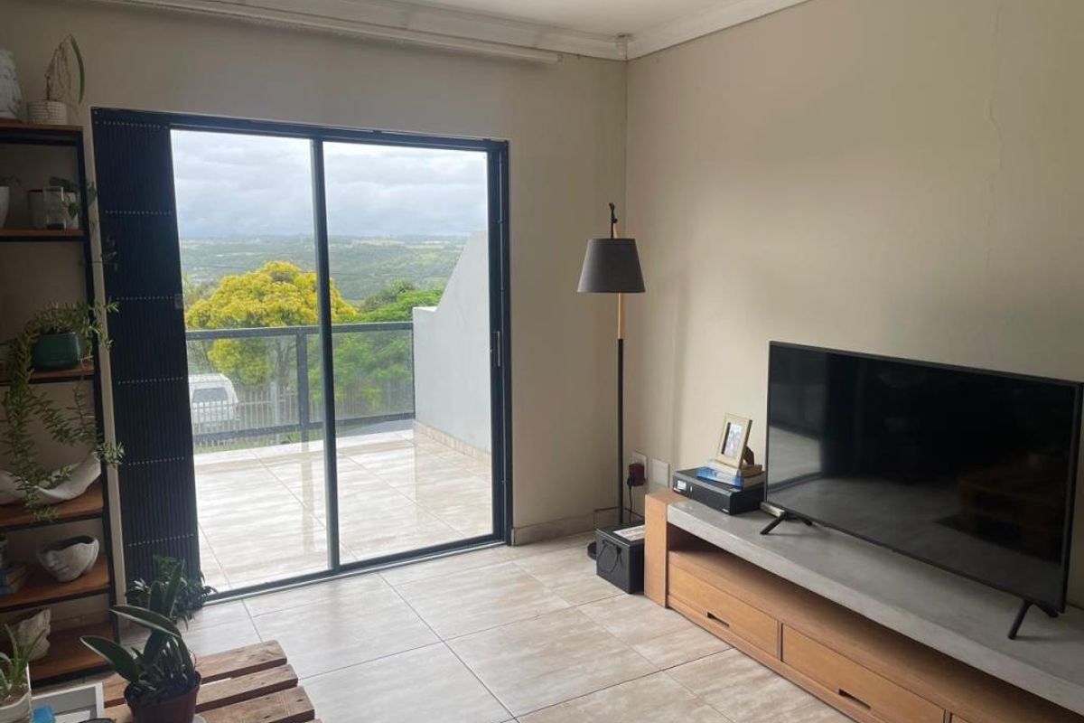 Spacious 3-Bedroom Family Home with Deck & Entertainment Area in Panorama Place, Gonubie - Photo 3