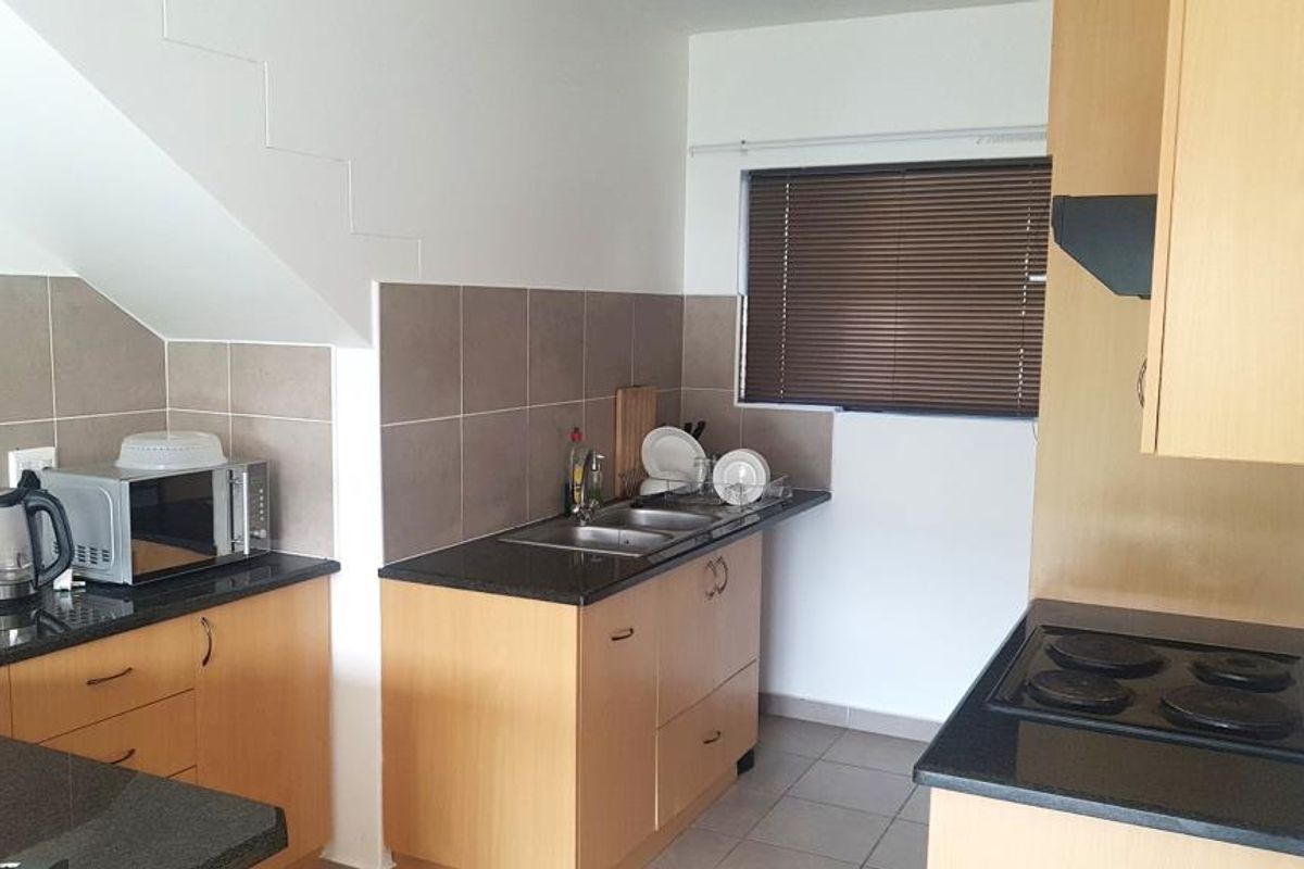 Well-maintained two-bedroom flat in Arum Sands, Gonubie - Photo 3